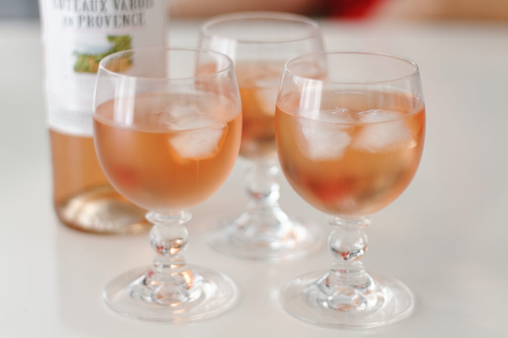 Vino rosado veraniego: con hielo. 